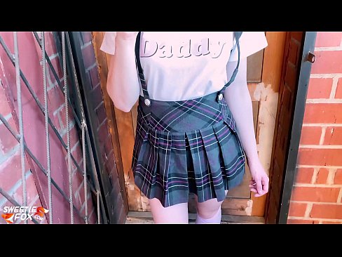 ❤️ 女学生深深地吸吮她的鸡巴,代替上课做爱 ❤ Porn video ❌️