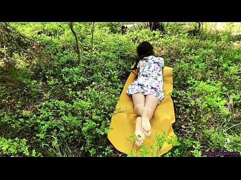 ❤️ 陌生人在Tinder上自慰我的阴部,并在树林里热情地做爱 ❤ Porn video ❌️