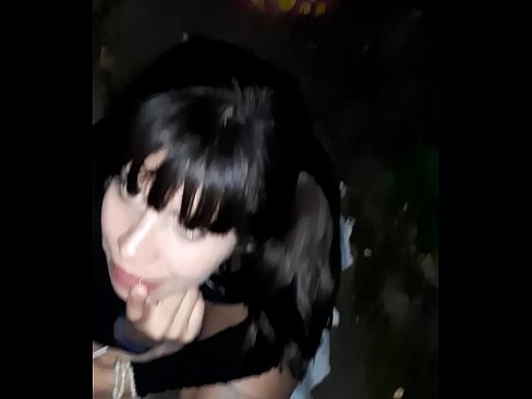 ❤️ 在街上膨胀的阴茎,以换取糖果 ❤ Porn video ❌️