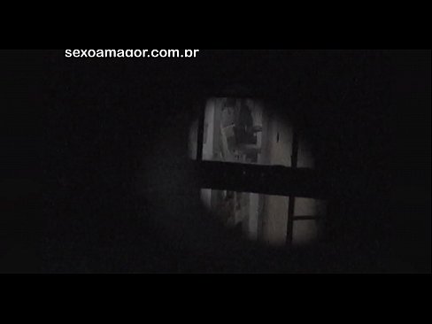 ❤️ 金发女郎被隐藏在空心砖后面的邻居偷窥者偷偷录影 ❤ Porn video ❌️