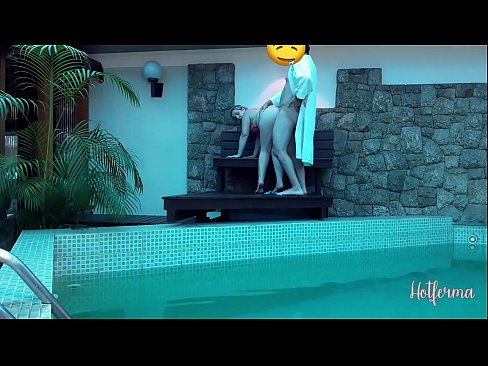 ❤️ 老板邀请女佣去泳池,却忍不住要来个热辣的 ❤ Porn video ❌️